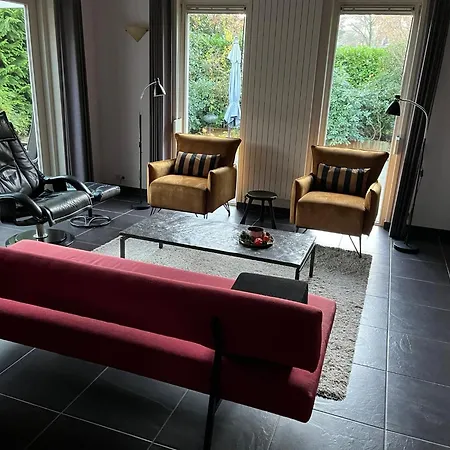 Ruime En Comfortabele Aan Bosrand Feriehus *