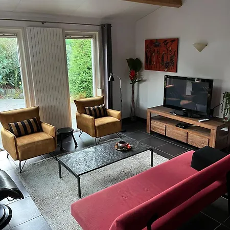 Feriehus Ruime En Comfortabele Aan Bosrand Lage Mierde