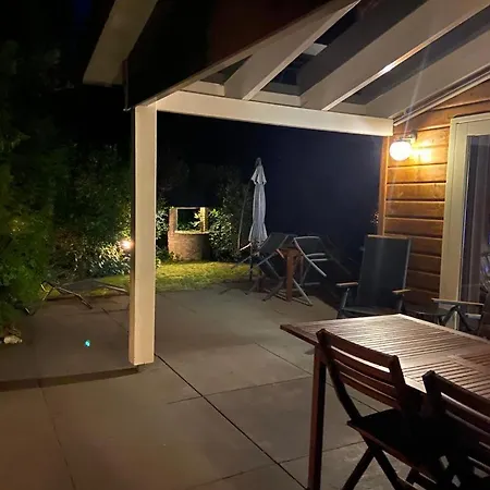 Ruime En Comfortabele Aan Bosrand Feriehus