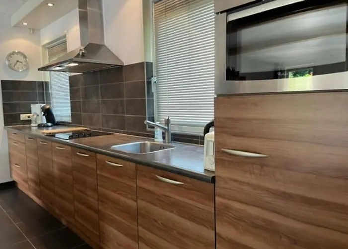 Ruime En Comfortabele Aan Bosrand *