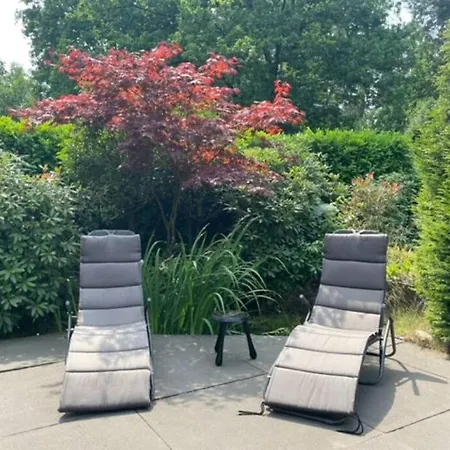 בית נופש Ruime En Comfortabele Aan Bosrand