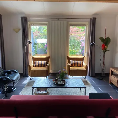 בית נופש Ruime En Comfortabele Aan Bosrand Lage Mierde